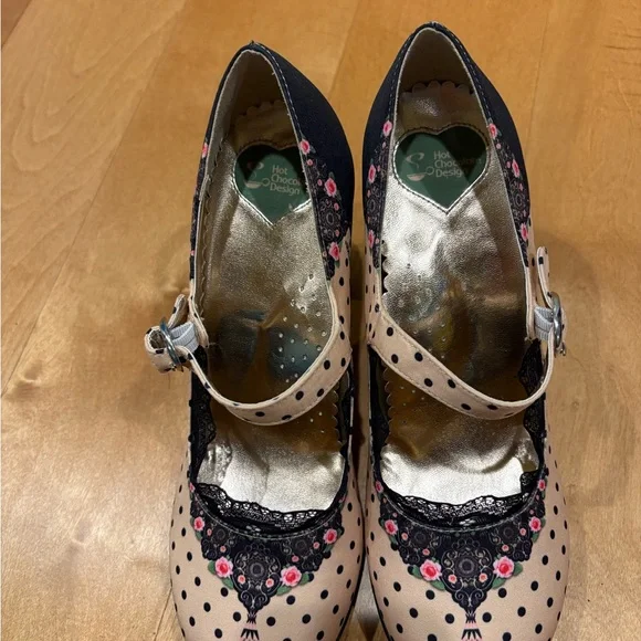 Elegant Floral Mary Jane Heels - Picture 3 of 7